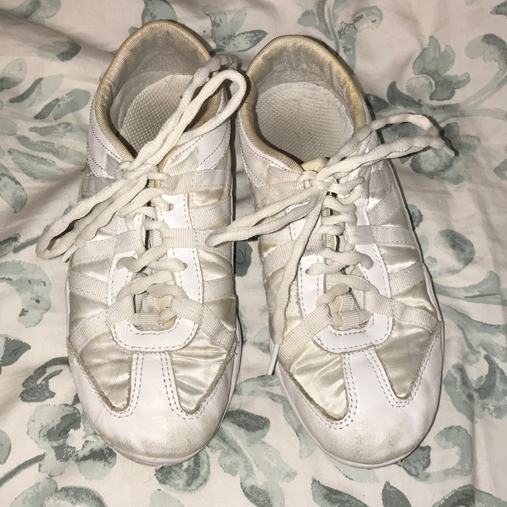Nfinity cheer shoes